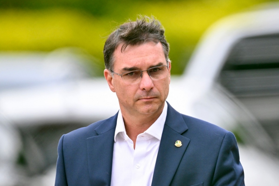 Pesquisa aponta Flávio Bolsonaro à frente de Lula em São Paulo, maior colégio eleitoral do país