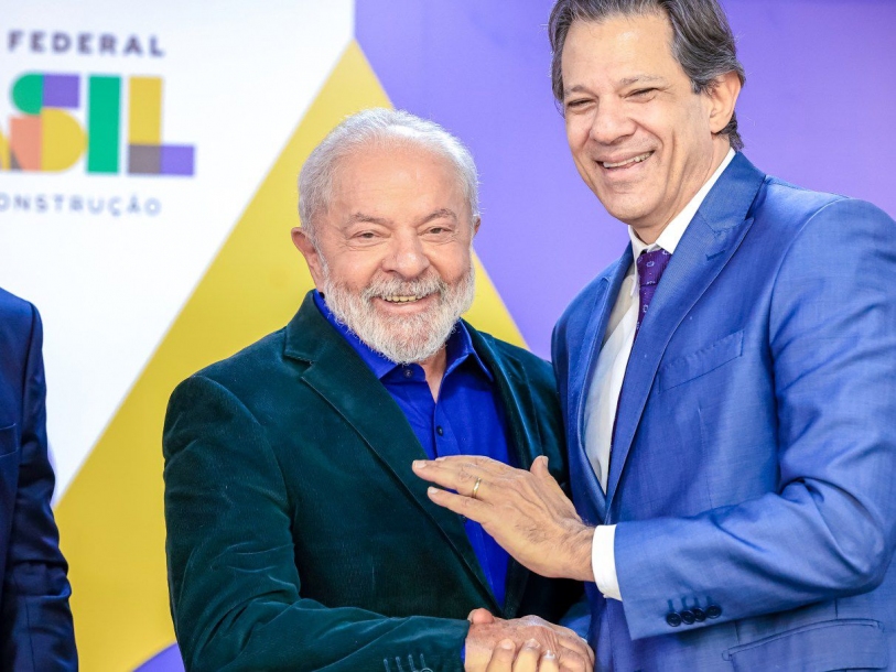 Lula e Haddad aumentam em até 25% impostos de 1.252 produtos como máquinas e celulares