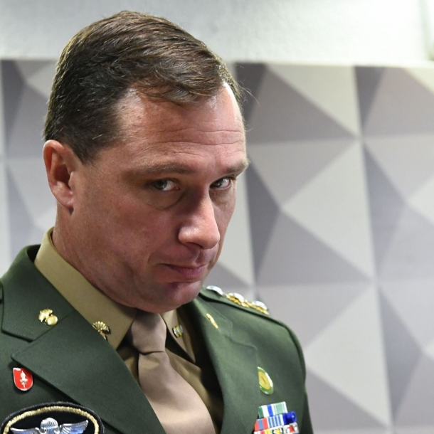 Mauro Cid, delator de Bolsonaro, se aposenta do Exército com salário de R$ 16 mil mensais 
