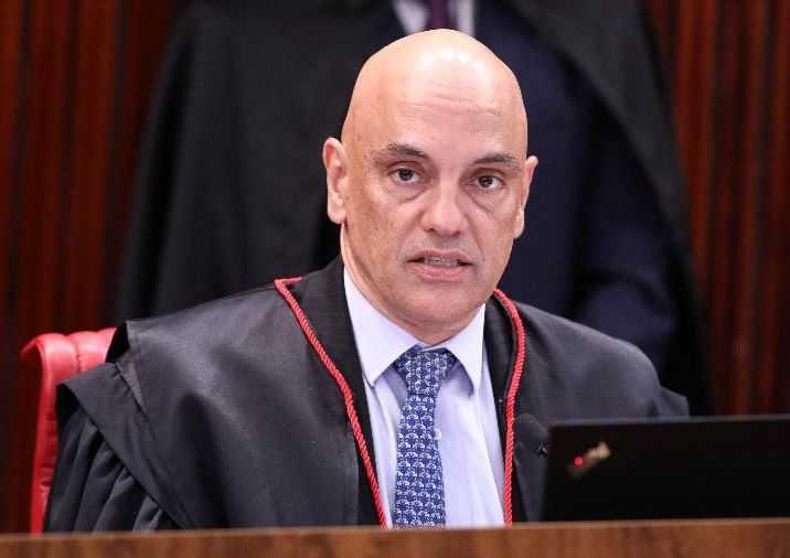 Alexandre de Moraes corre risco de ser preso por obstrução de justiça e mensagens com Vorcaro 
