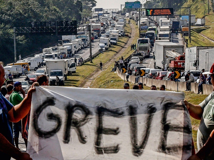 Associações de caminhoneiros confirmam paralisação nacional em protesto contra forte alta do diesel 