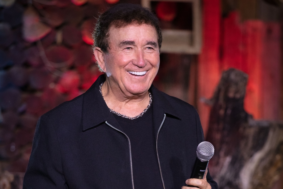 Em meio ao luto por morte da filha, Amado Batista é cobrado na Justiça em mais de R$ 500 mil por dívida