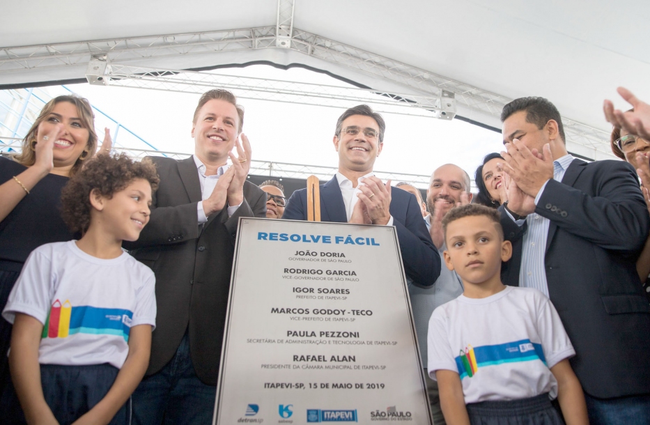 Rodrigo Garcia e Igor Soares inauguram novo Resolve Fácil