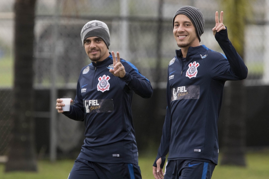 Fagner e Rodriguinho evitam pensar em Seleção Brasileira
