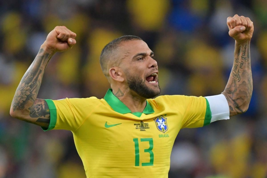 Com Daniel Alves, Jardine convoca seleção para olimpíadas