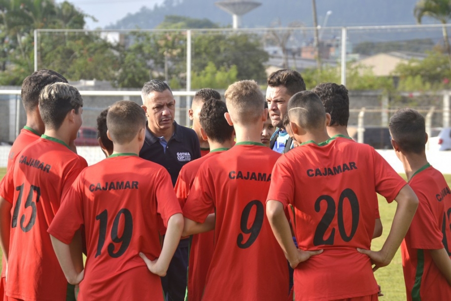 Jovens de Cajamar disputarão campeonato de futebol na Suécia