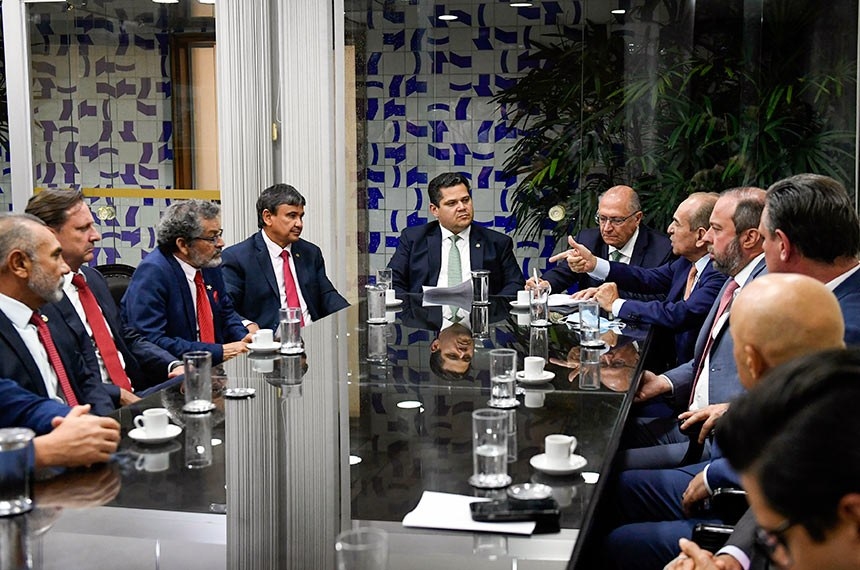 Alckmin entrega ao Senado texto da PEC da Transição